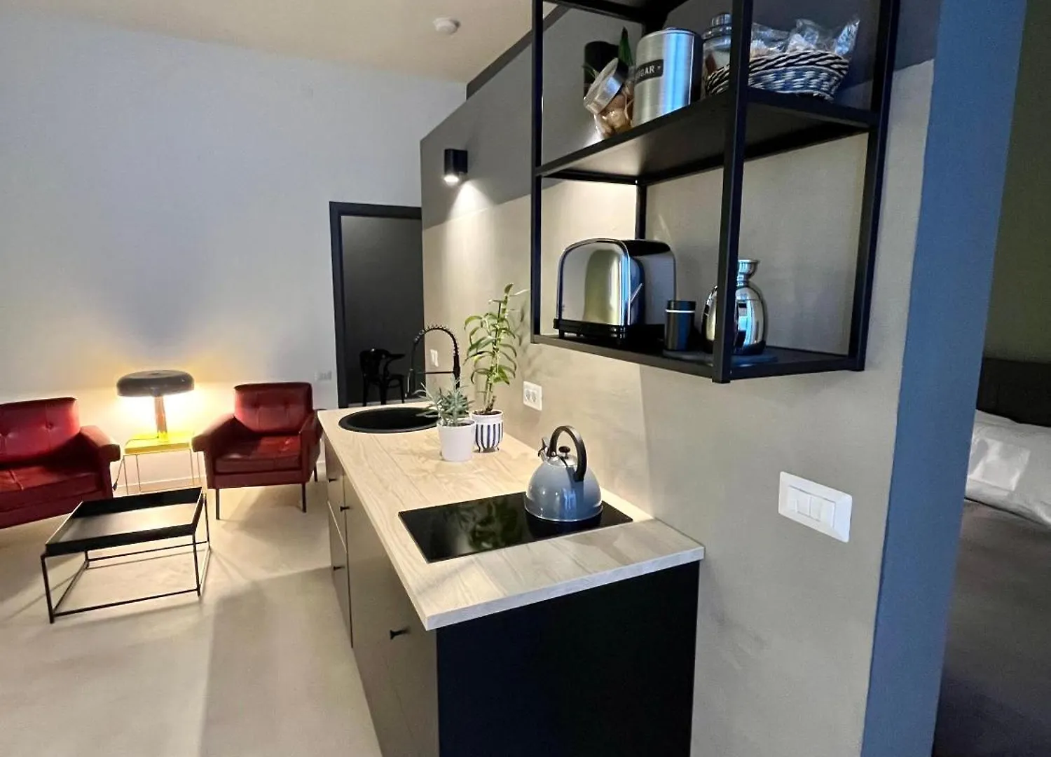 Concrete Apartment Museo Naples