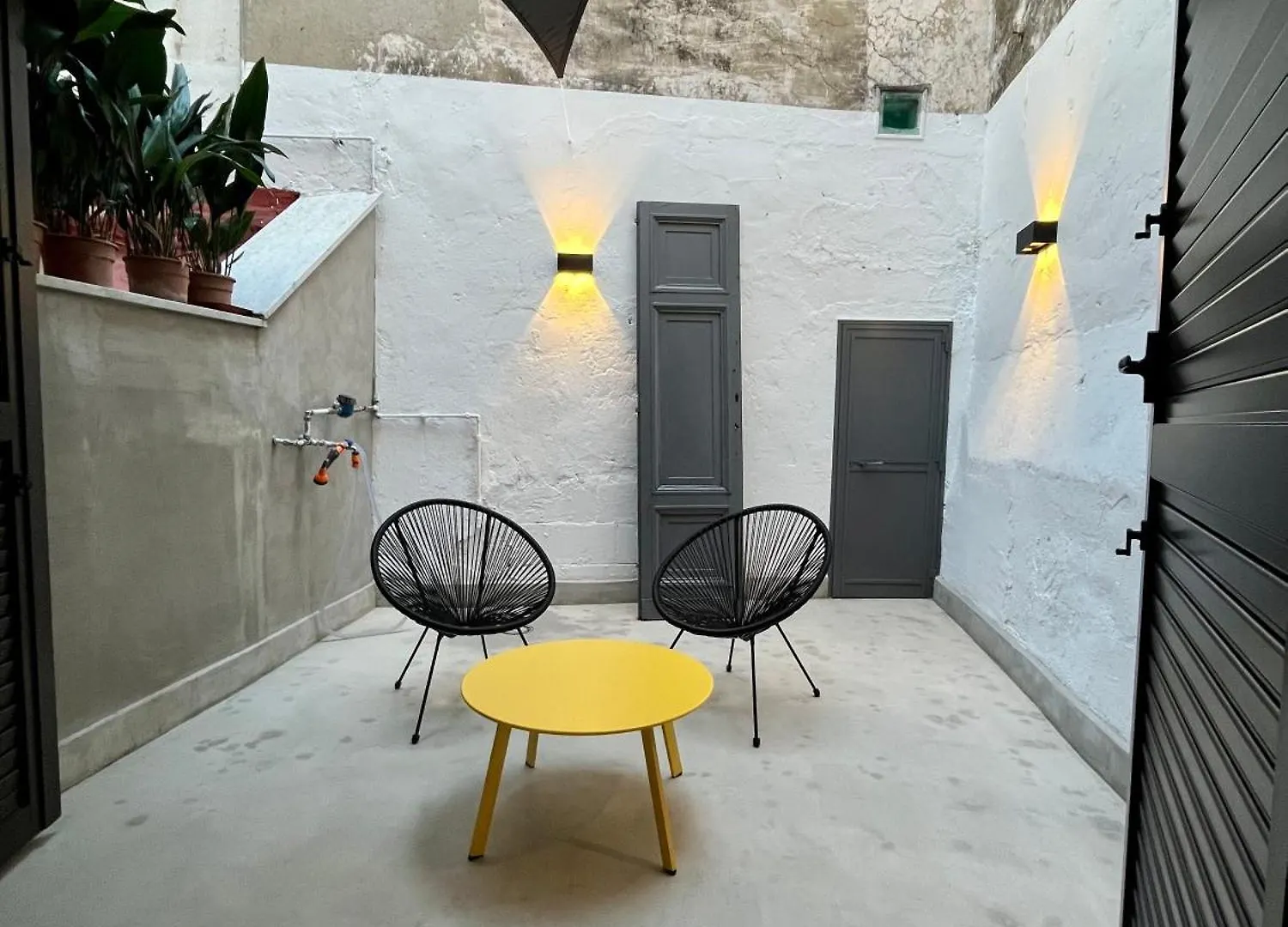 Concrete Apartment Museo Naples